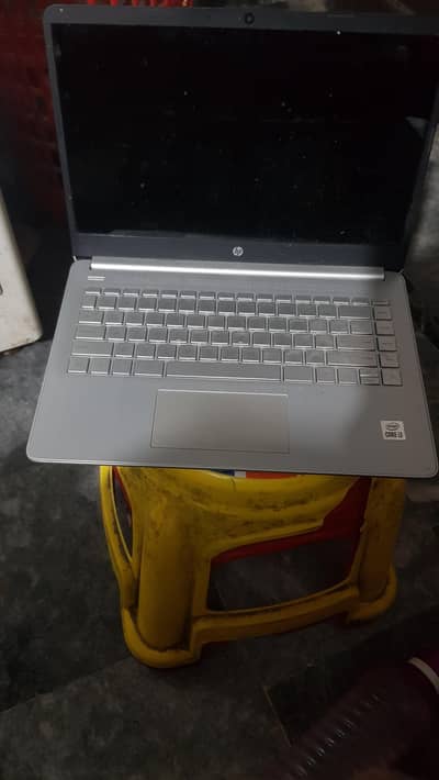 HP Laptop Top with silver colour purchased from Qatar, one handed used