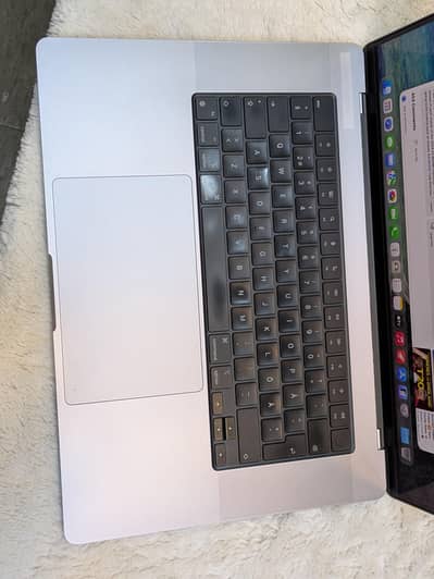MacBook pro m2 max 64gb ram 1tb SSD 16inch display