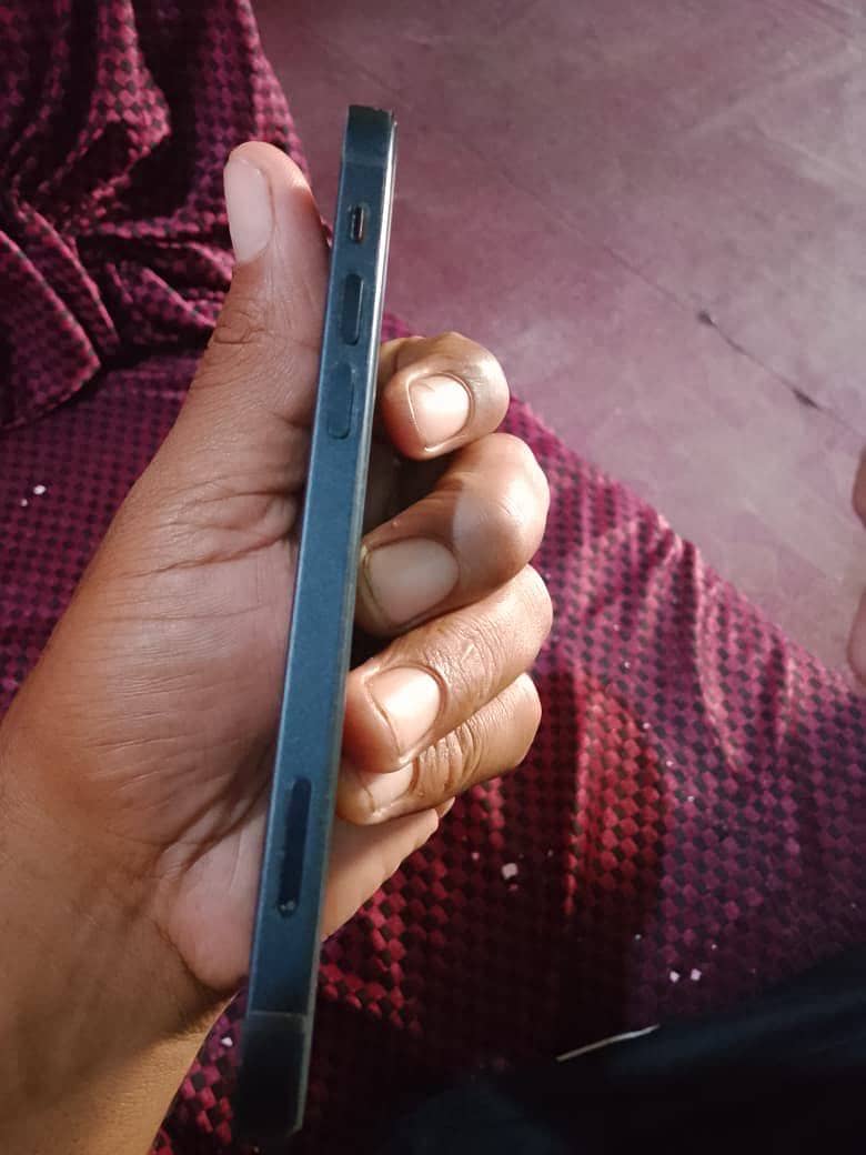 Apple iPhone 12 3