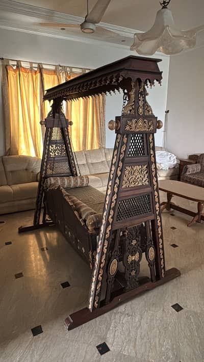 Wooden Chinoti jhoola