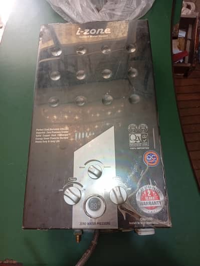 I Zone instant water Geyser Model R10Sl LPG Brand New condition