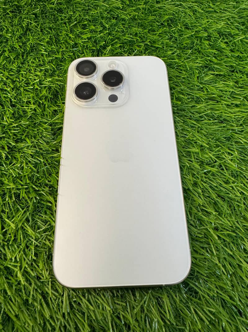 Apple iPhone 15 Pro 0