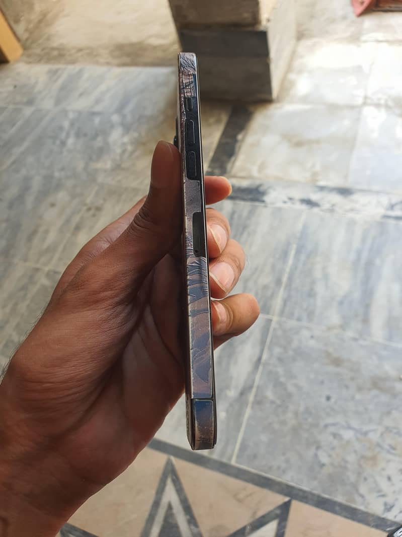Apple iPhone 12 Pro Max 4