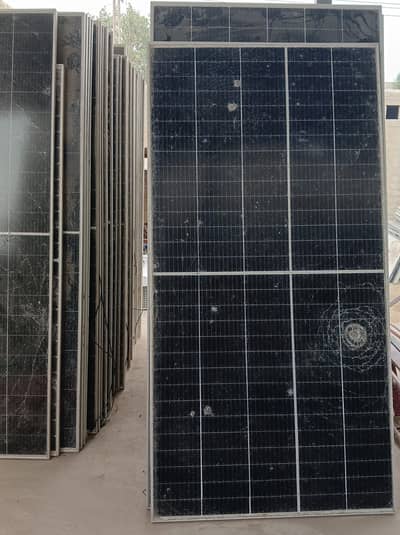 Shattered glass panel mix 500 - 700 Watt High Quality Solar Panel