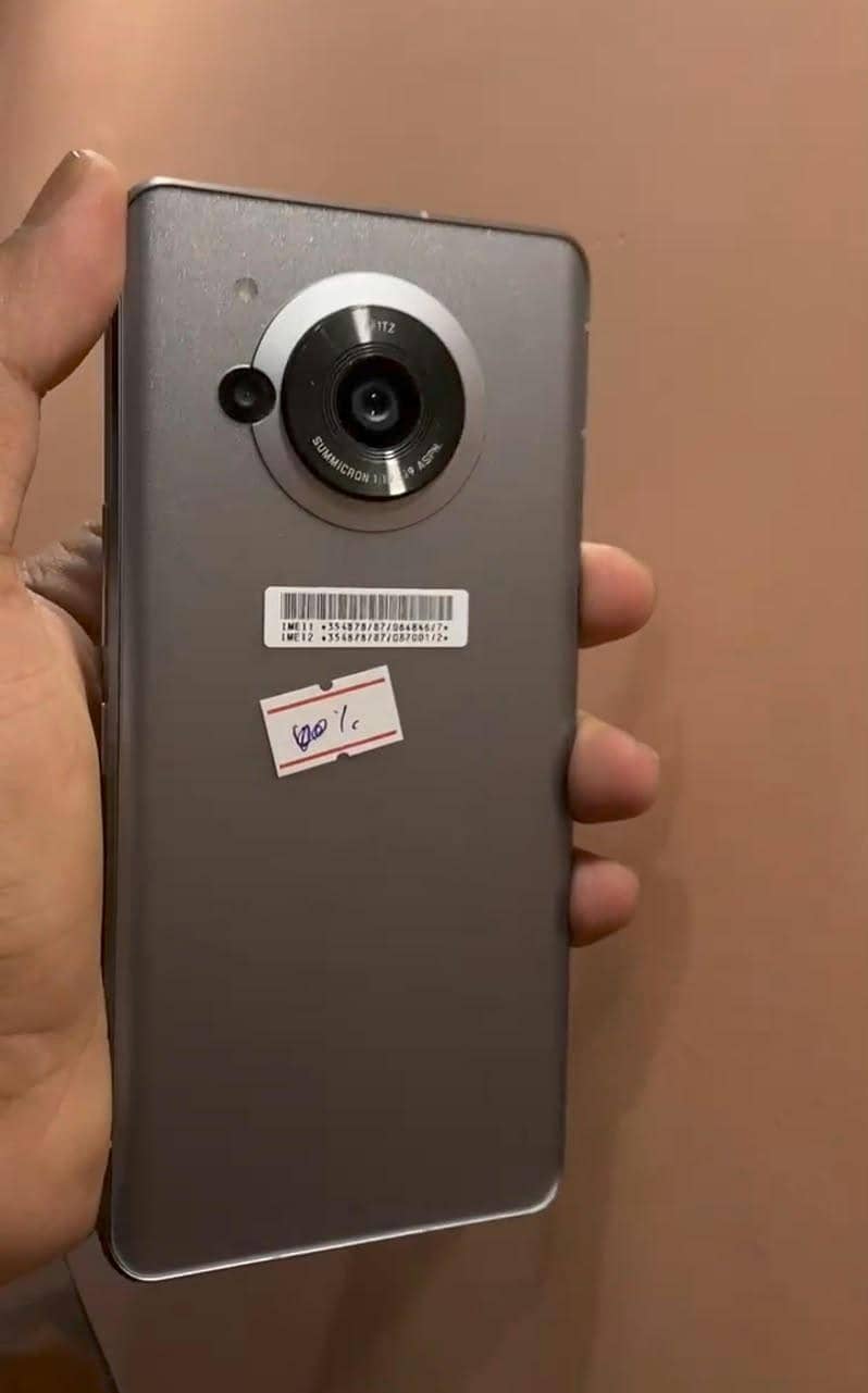 Sharp Aquos R7 0