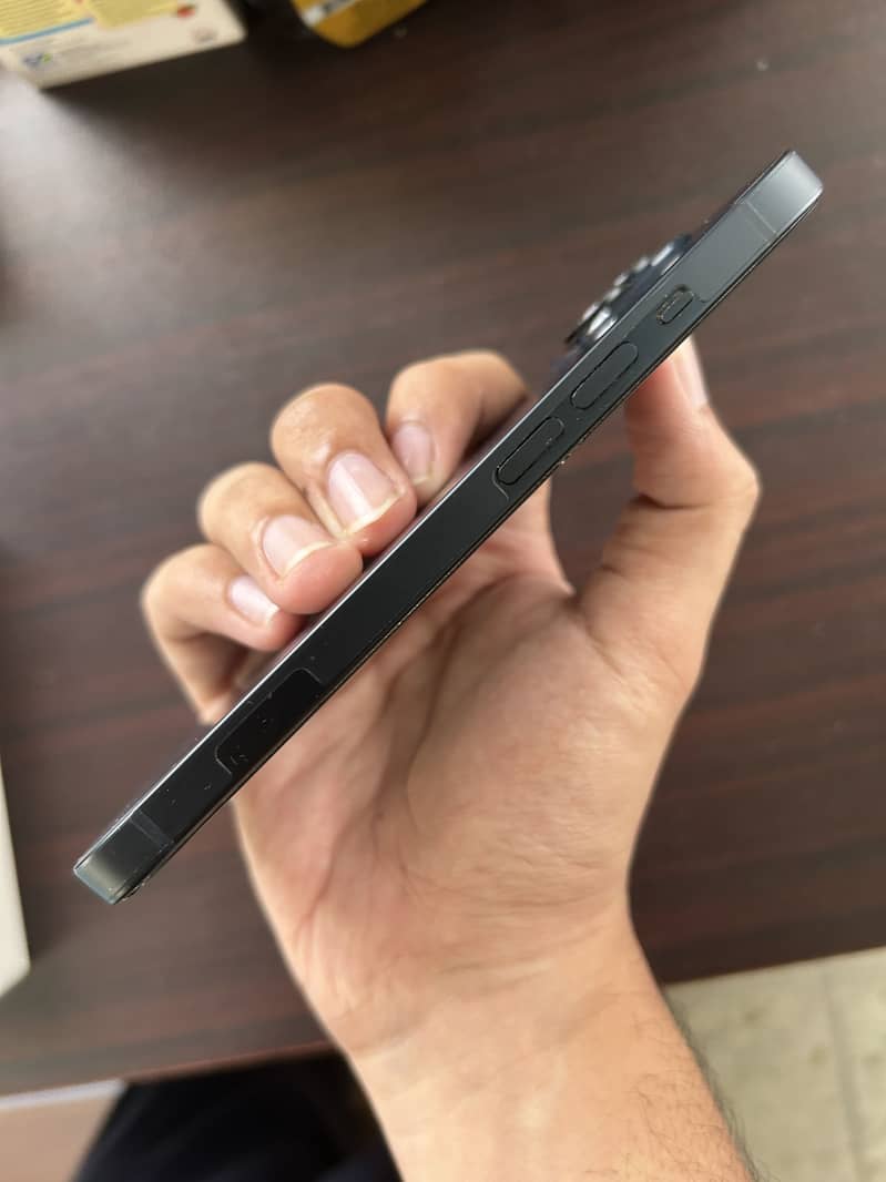 Apple iPhone 14 9