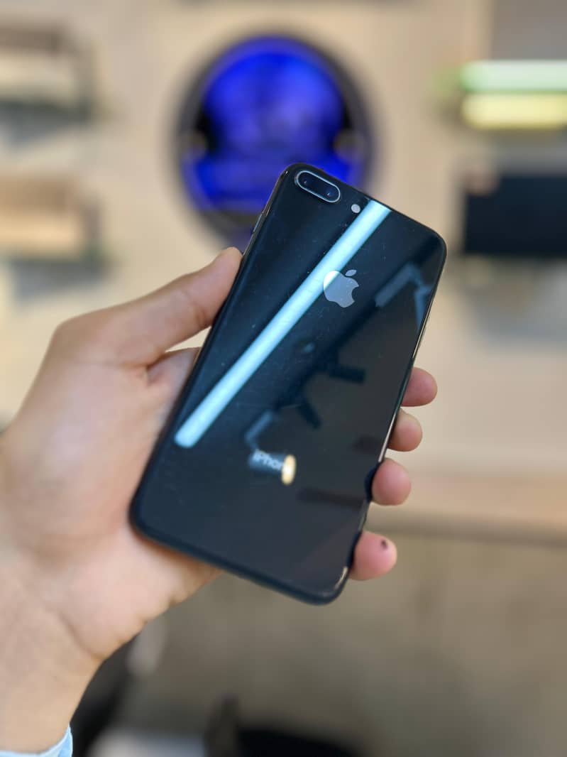 Apple iPhone 8 Plus 0