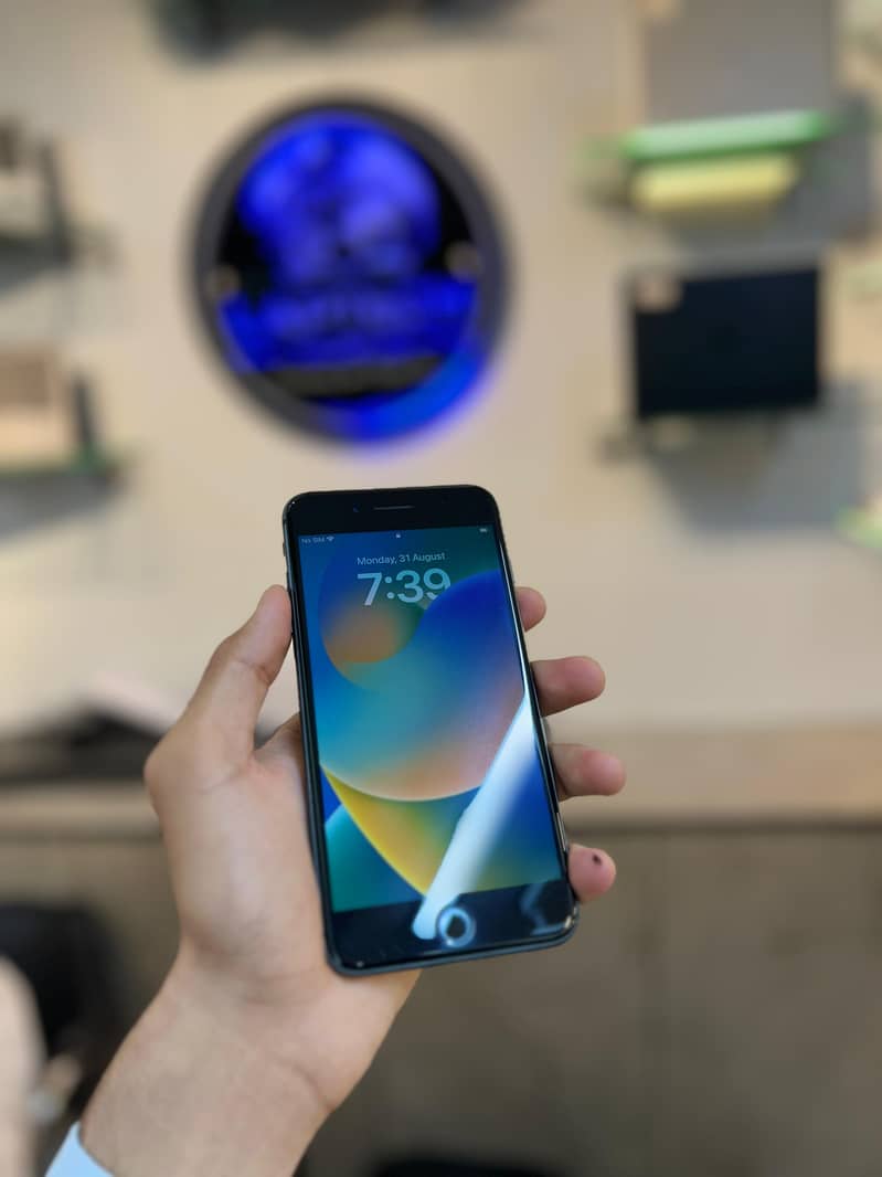 Apple iPhone 8 Plus 2