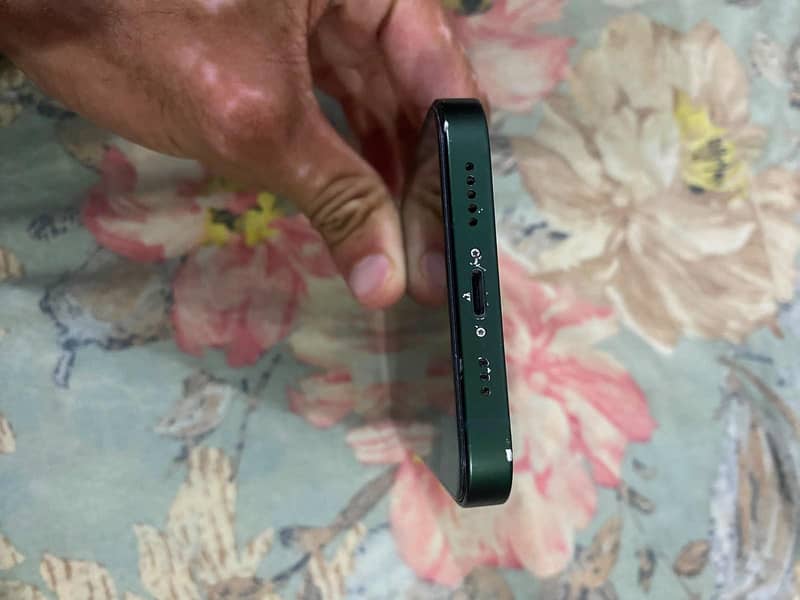 Apple iPhone 13 3