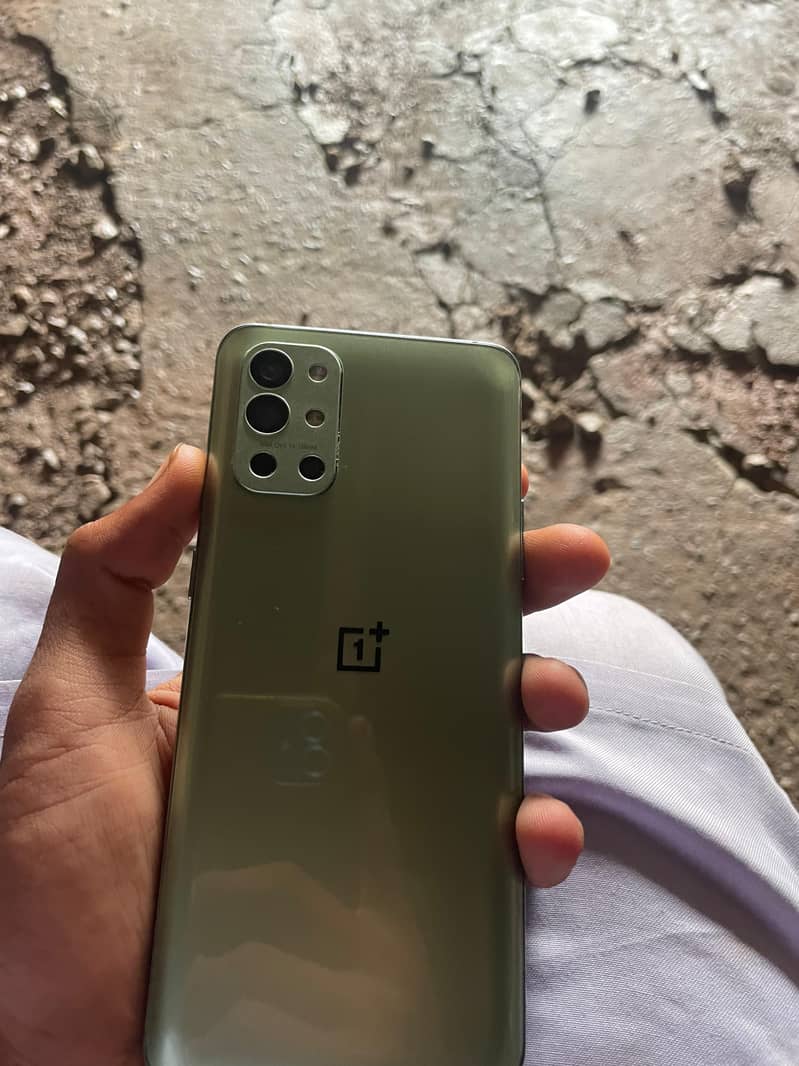 One Plus 9R 1