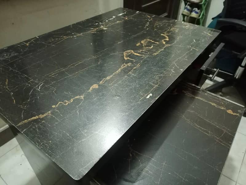 Office table (only table) Great condition 4