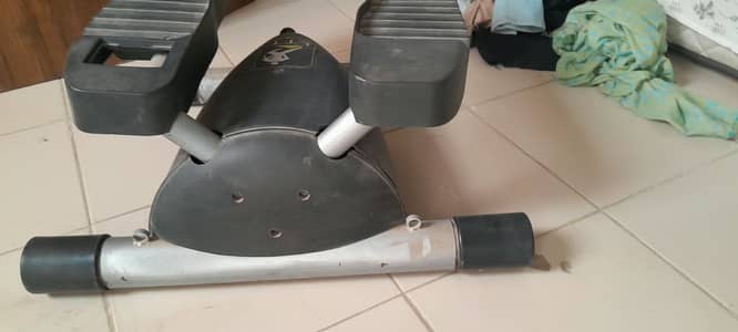 Lateral Thigh Trainer Machine,  (Stepper Machine)