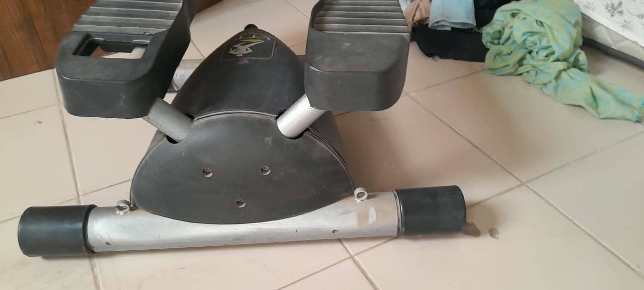 Lateral Thigh Trainer Machine,  (Stepper Machine) 0