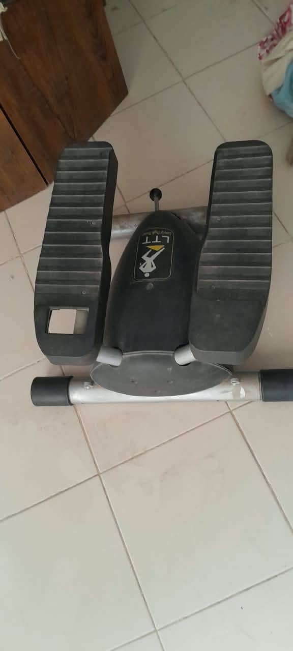 Lateral Thigh Trainer Machine,  (Stepper Machine) 2