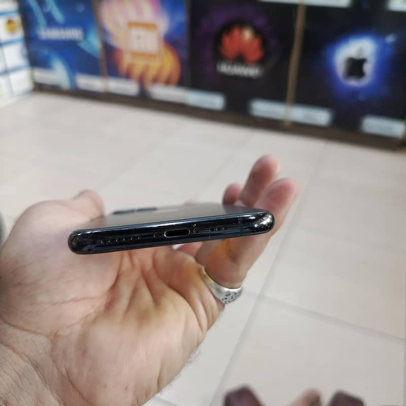 Apple iPhone 11 Pro 6