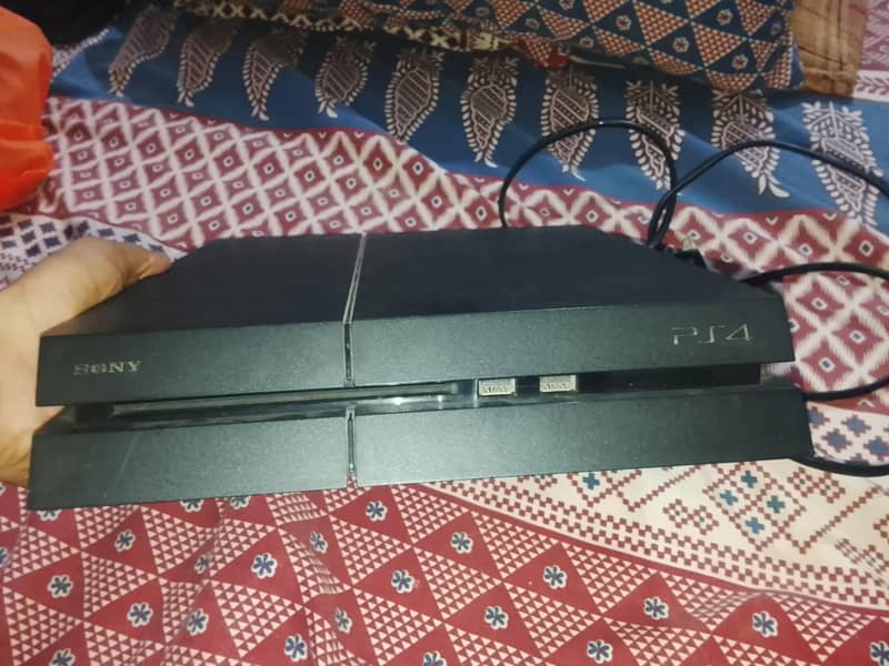 PS4 + 2 controller 1