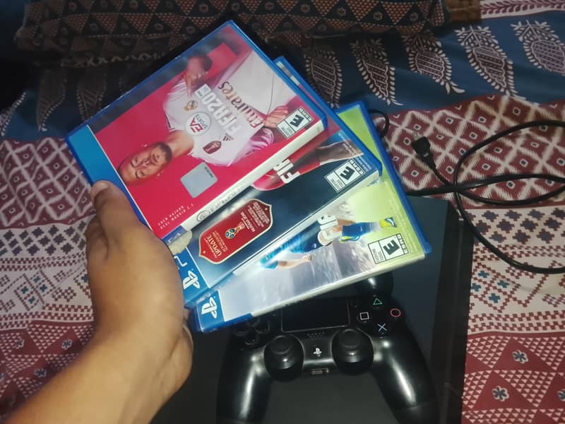PS4 + 2 controller 6