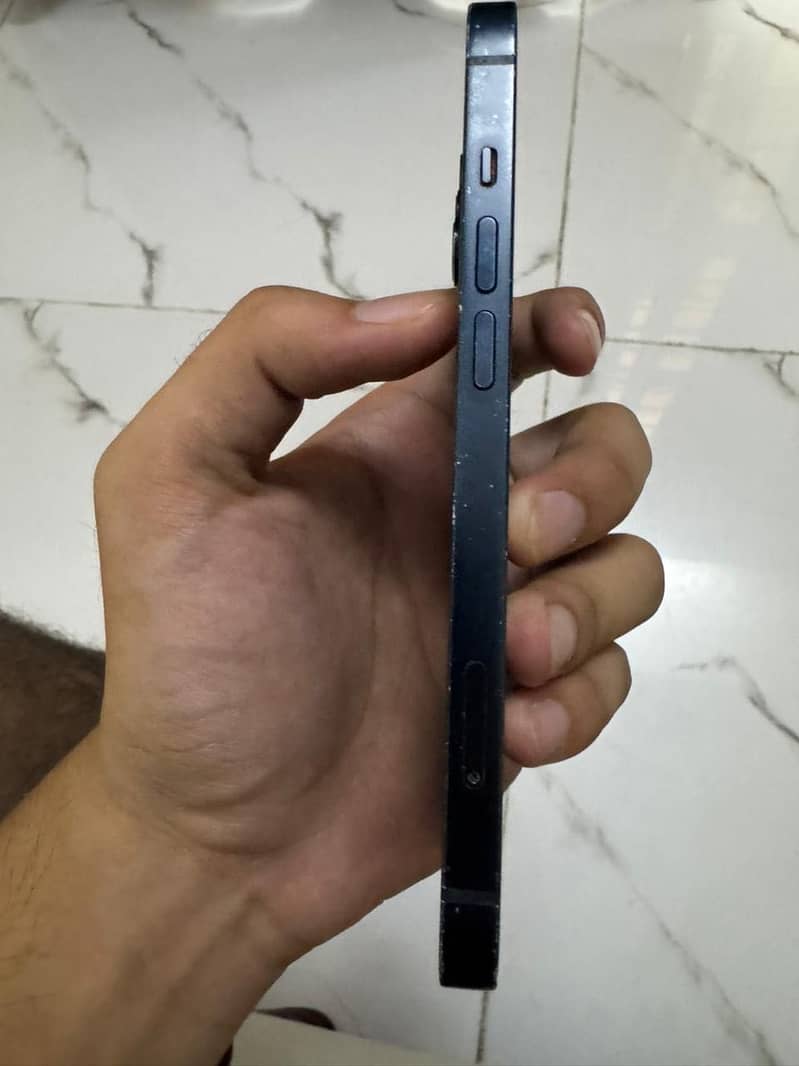 Apple iPhone 13 2