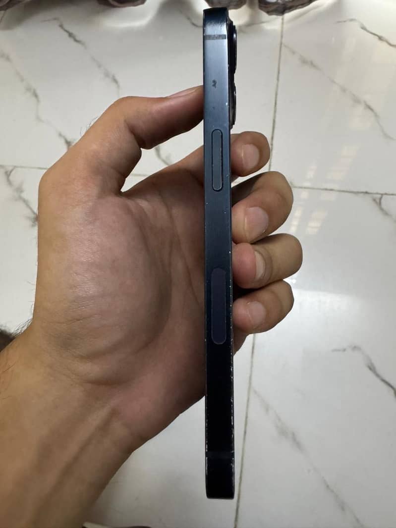 Apple iPhone 13 4
