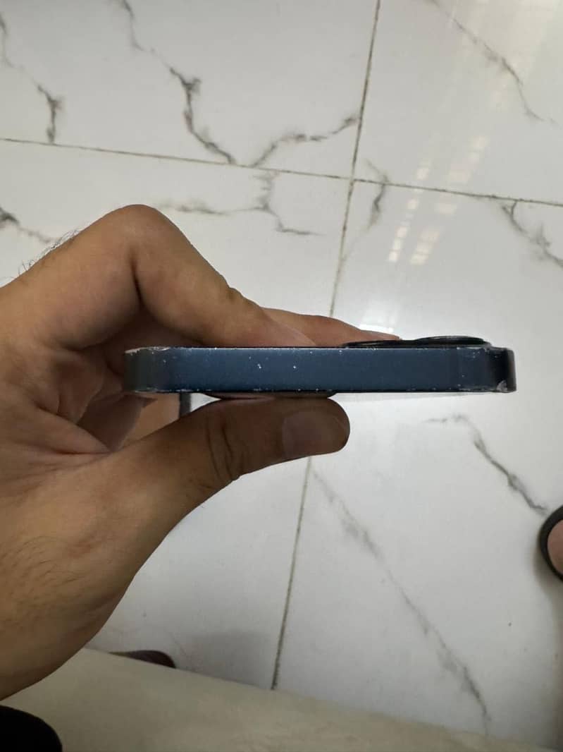 Apple iPhone 13 5