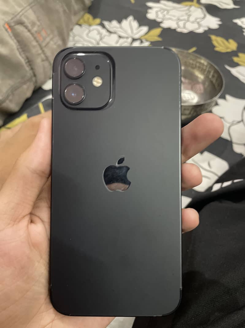 Apple iPhone 12 4