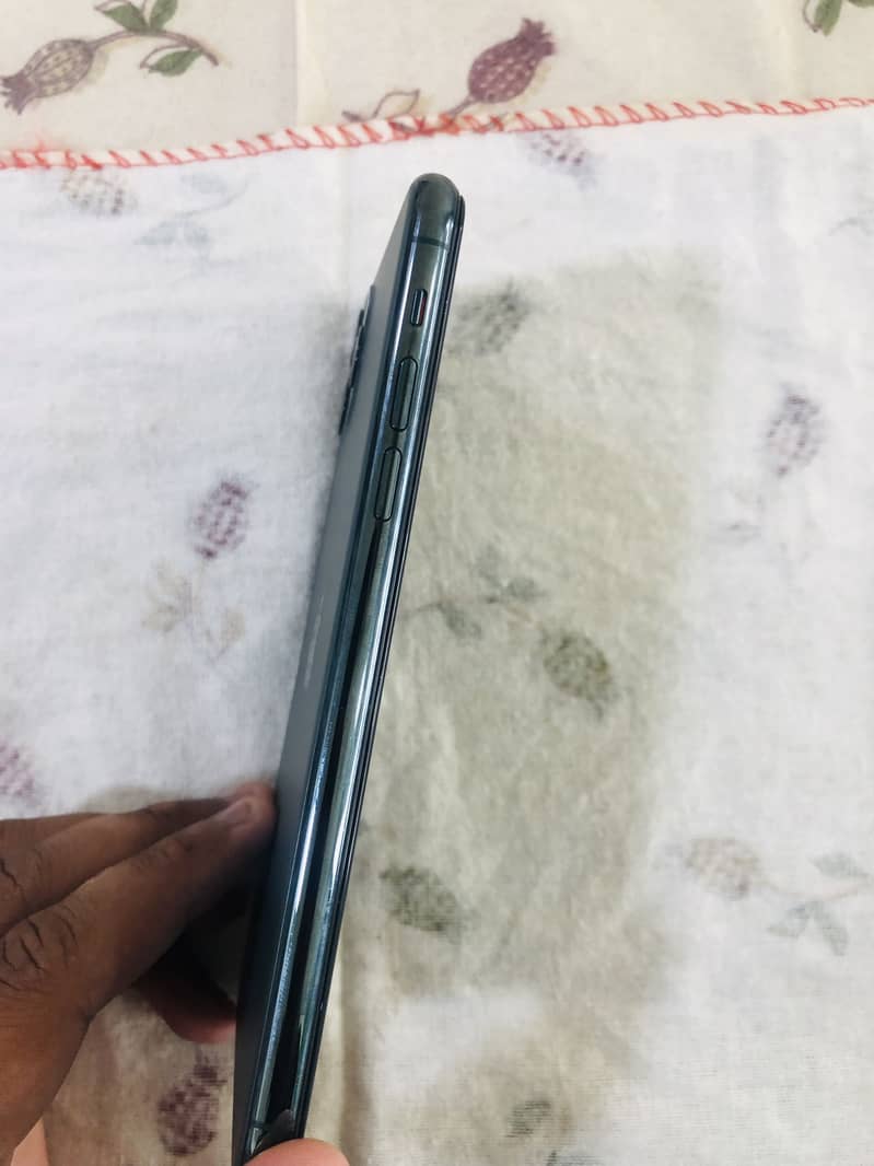 Apple iPhone 11 Pro Max 2