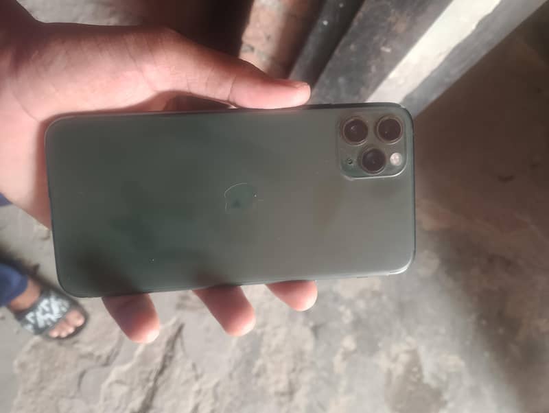 Apple iPhone 11 Pro Max 4