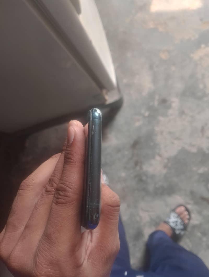 Apple iPhone 11 Pro Max 9