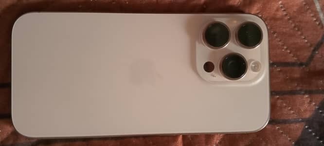 Apple iPhone 16 Pro jv