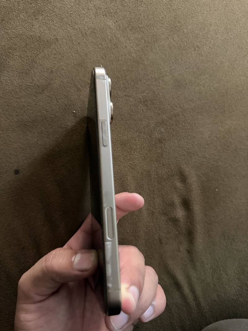 Apple iPhone 16 Pro Max 4