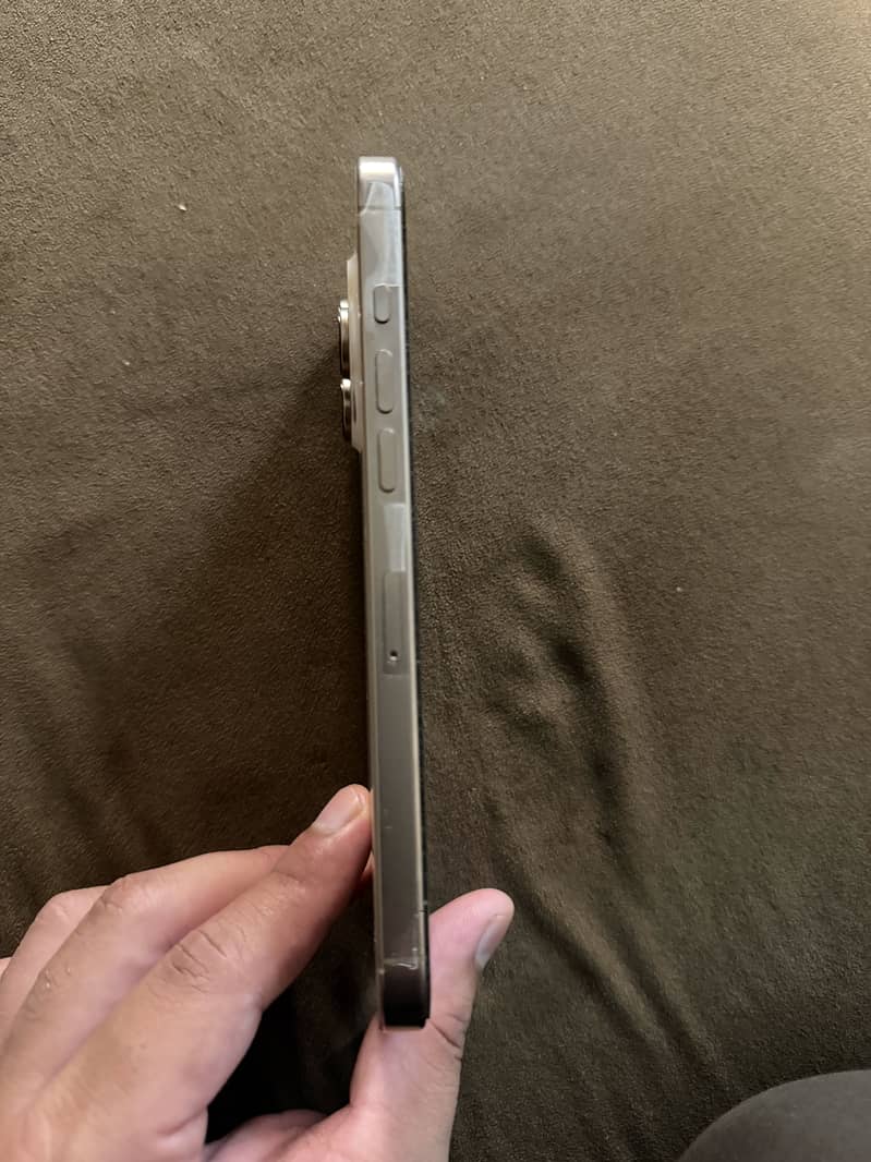 Apple iPhone 16 Pro Max 7