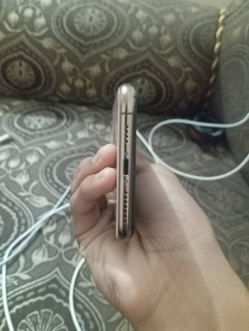 Apple iPhone XS Max 0