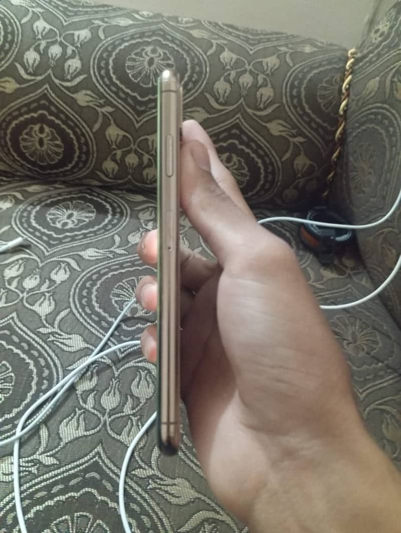 Apple iPhone XS Max 2