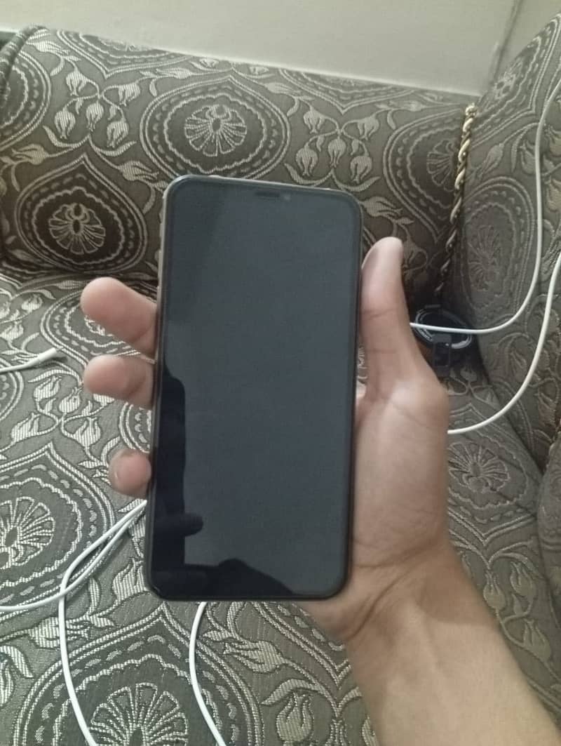 Apple iPhone XS Max 4
