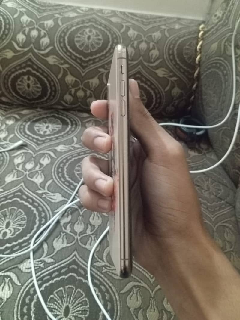 Apple iPhone XS Max 5