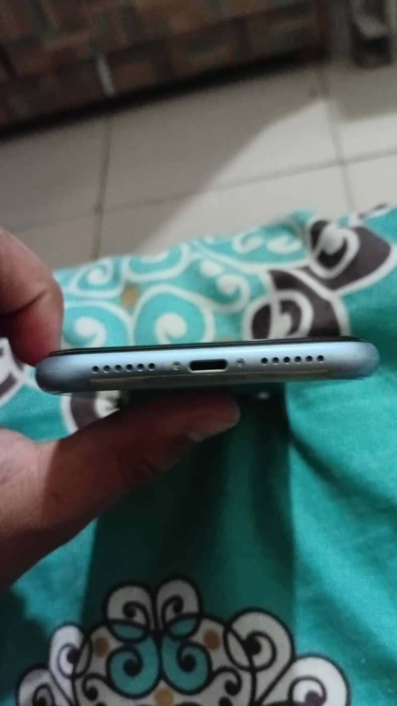 Apple iPhone XR 0