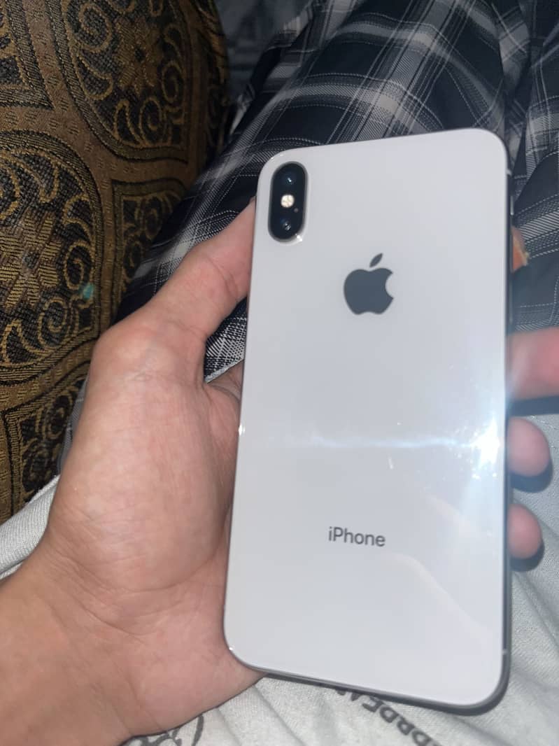 Apple iPhone X 4