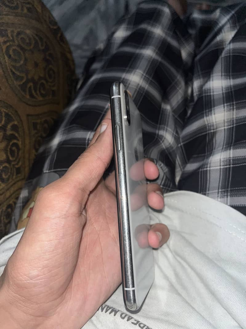 Apple iPhone X 5