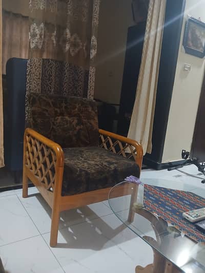 5 seater sofa set alongwith center Table for sale