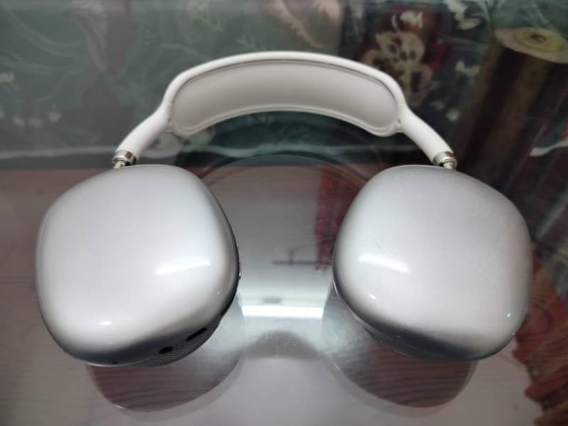 p9 Headsets 2