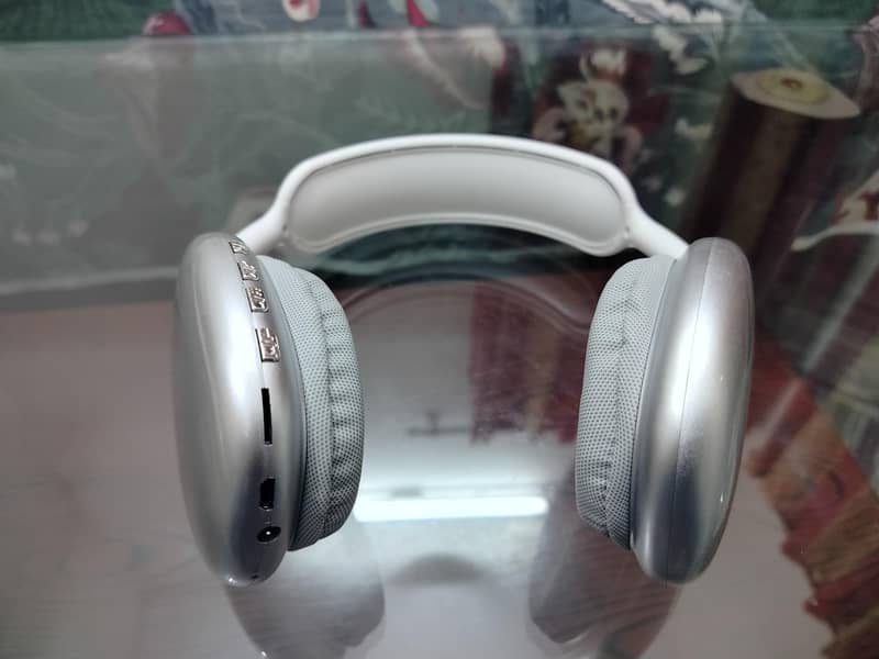p9 Headsets 3