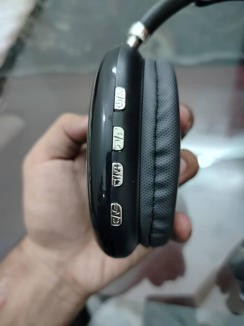p9 Headsets 4
