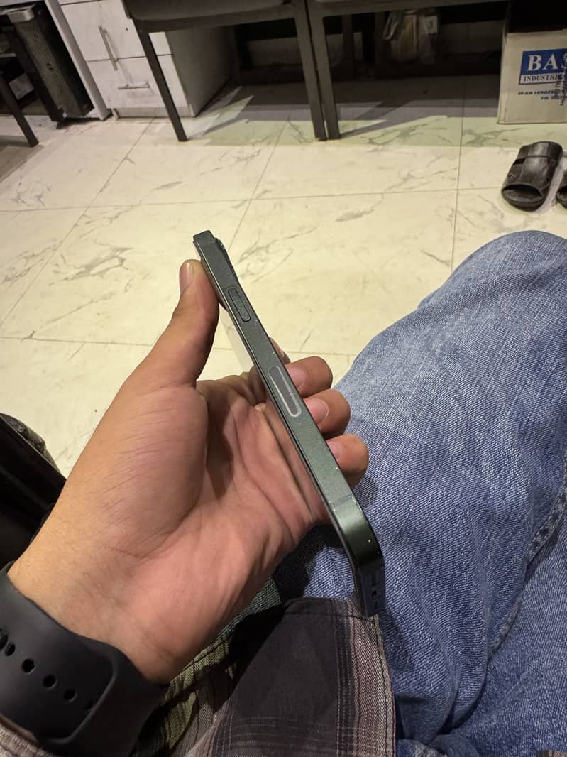 Apple iPhone 13 1