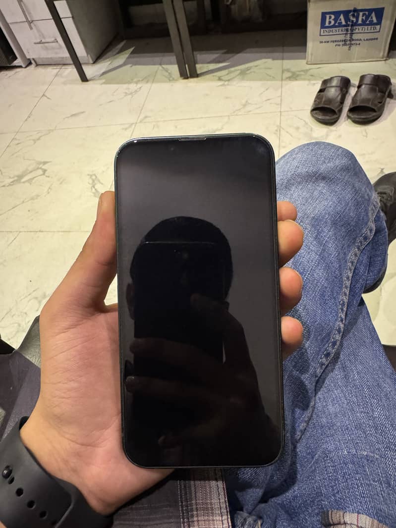 Apple iPhone 13 2
