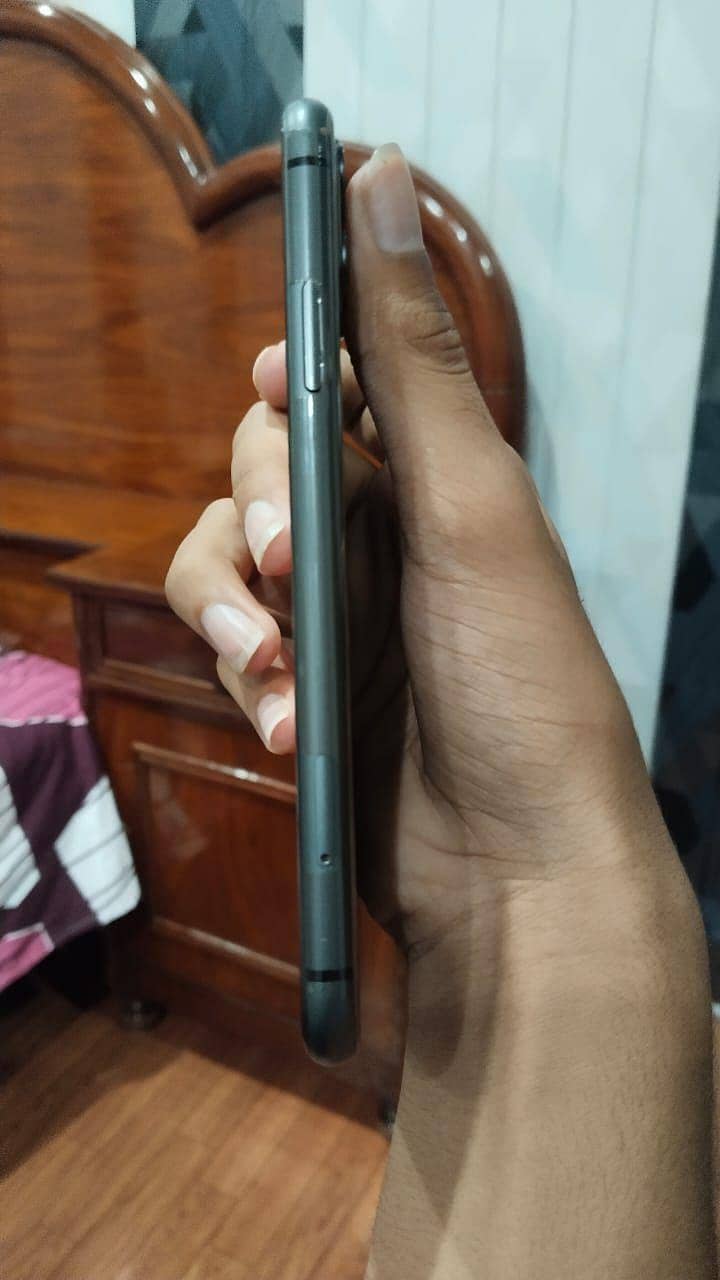 Apple iPhone 11 3