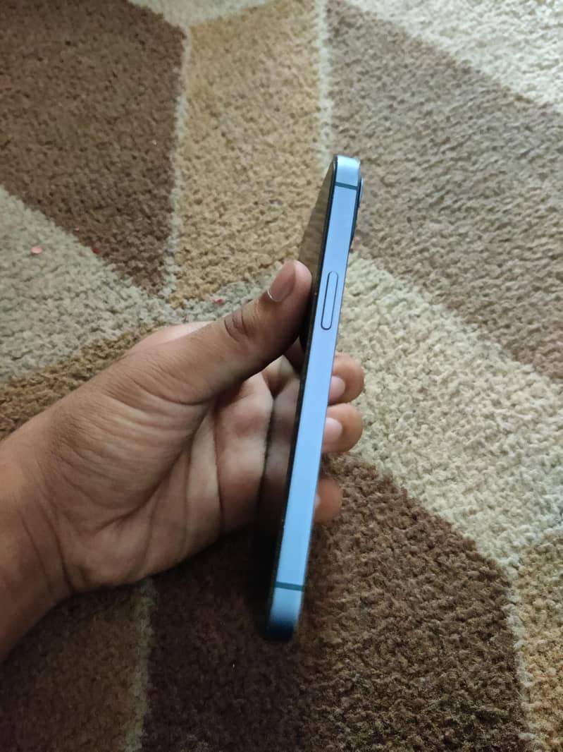 Apple iPhone 13 1