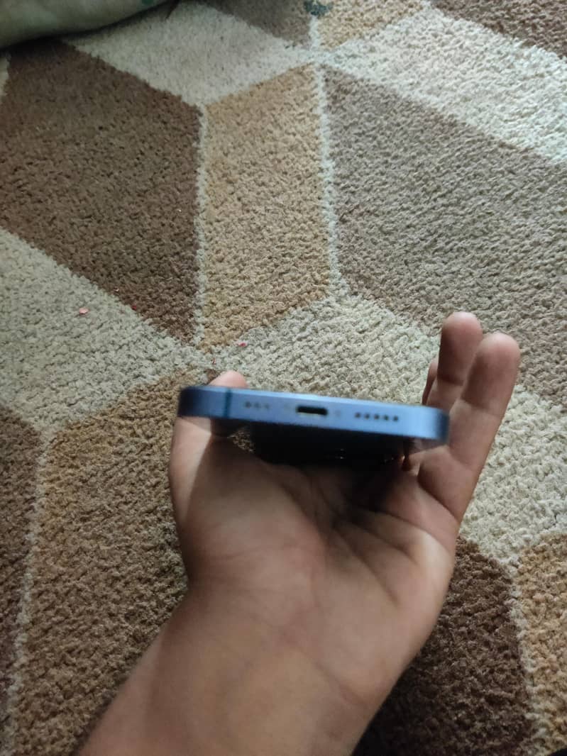 Apple iPhone 13 4