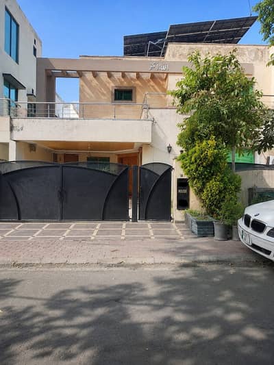 10 MARLA MODREN HOUSE AVAILABLE FOR SALE IN SHAHEEN BLOCK SECTOR D BAHRIA TOWN LHR.