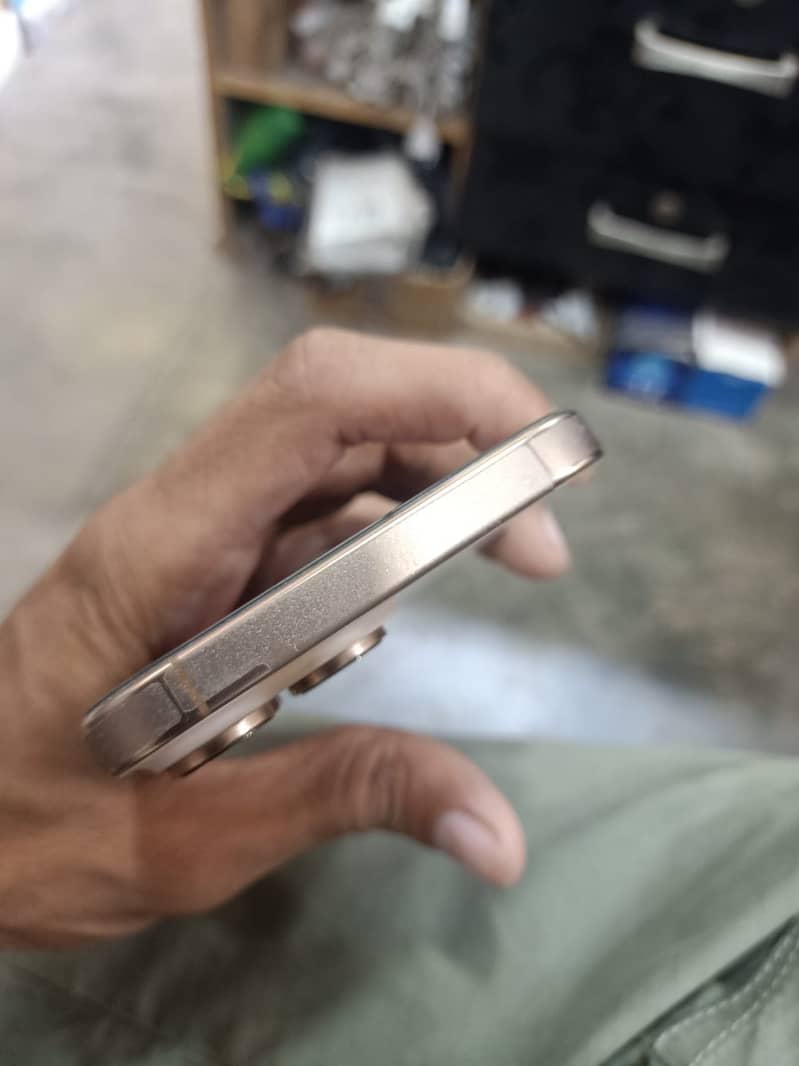 Apple iPhone 16 Pro Max 0