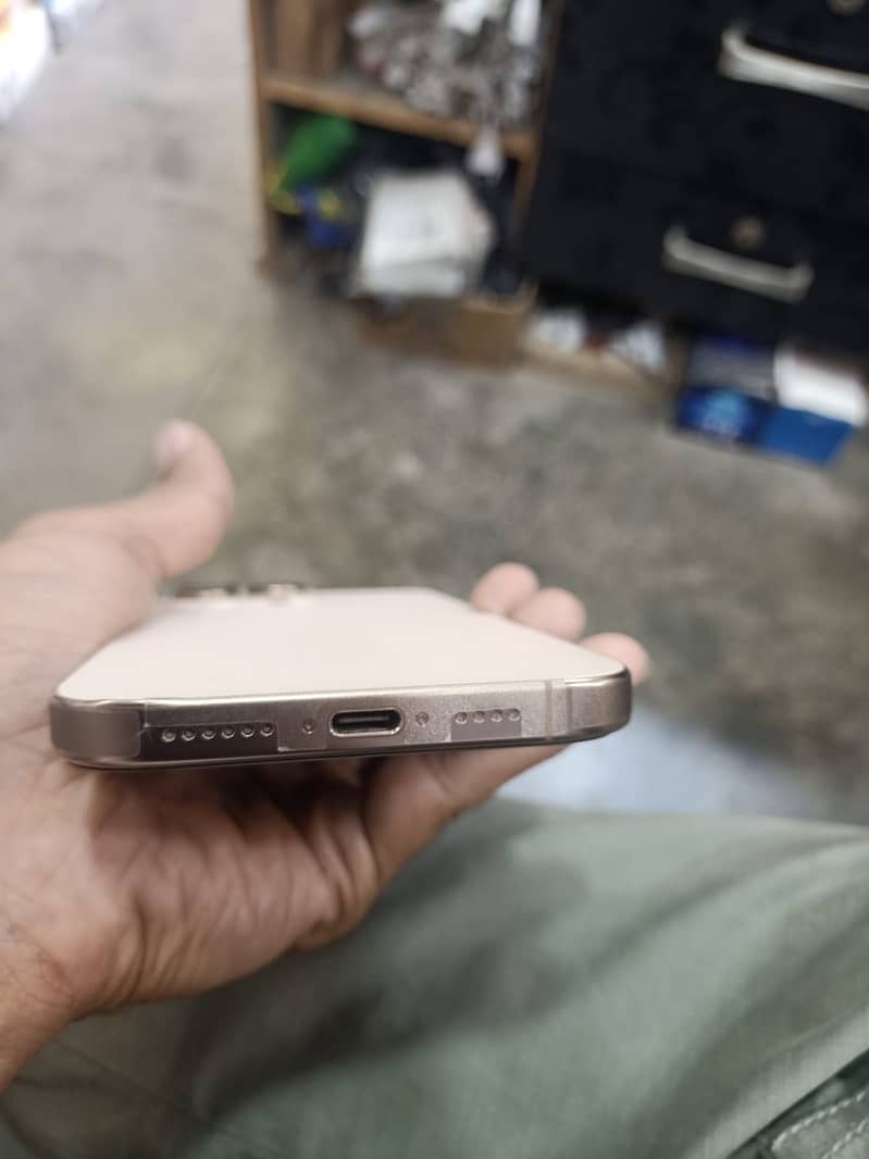 Apple iPhone 16 Pro Max 3
